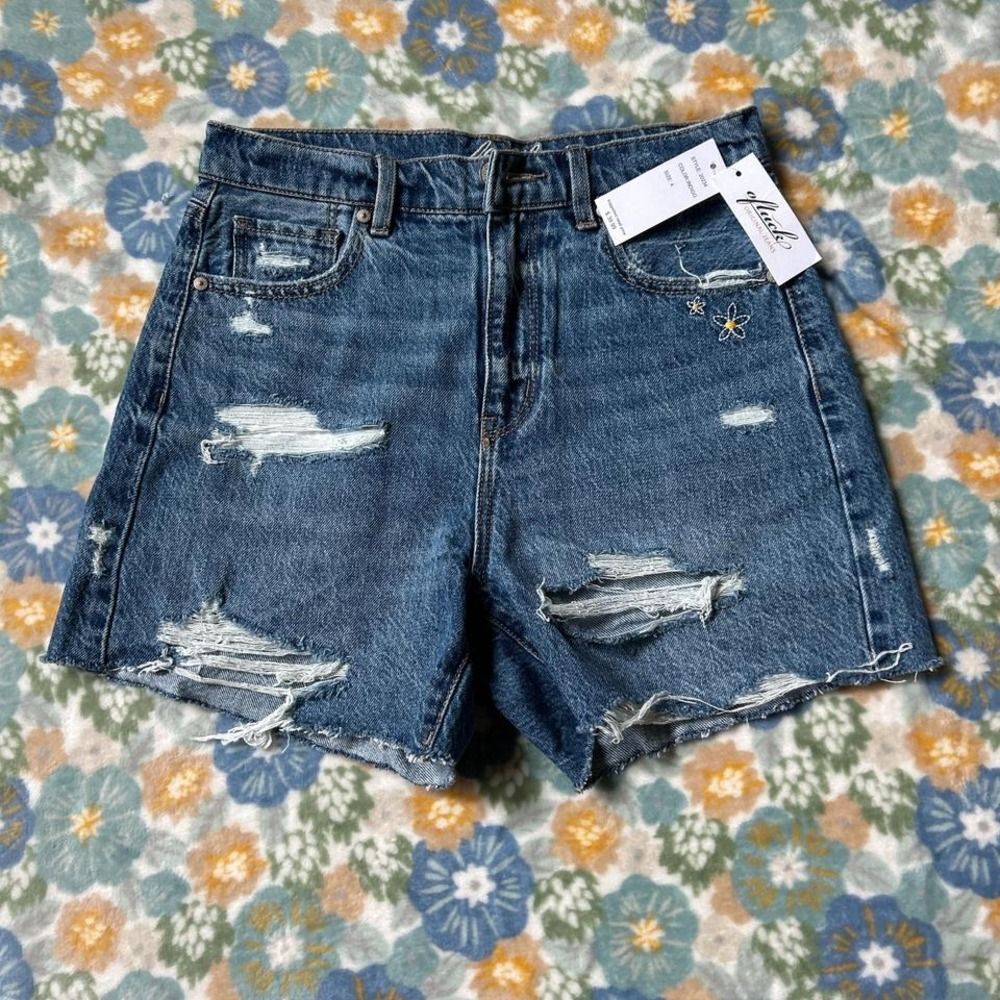 Ofluck High-waisted Indigo Blue distressed denim shorts with flower embroidery